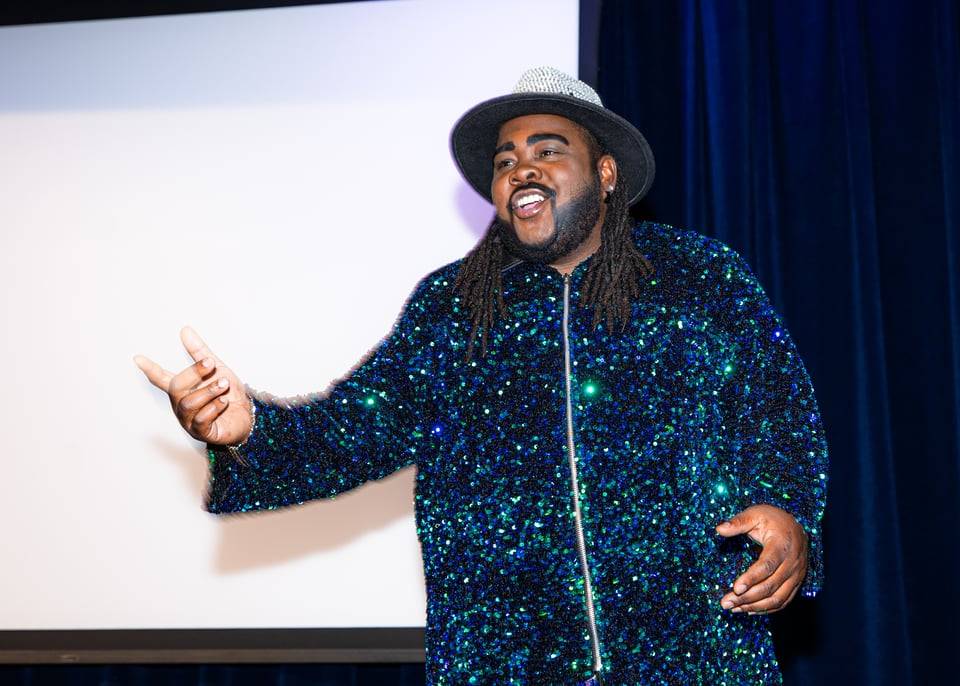 Drag King performing